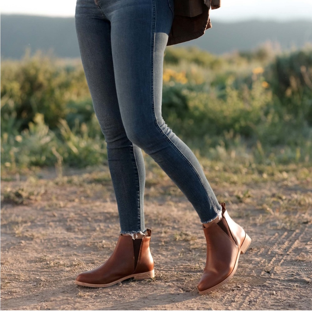 Nisolo Everyday Chelsea, Brandy, Size 9